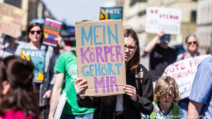جسدي يخصني مظاهرة في ألمانيا من أجل الحق في الإجهاض (14 ماي 2022)