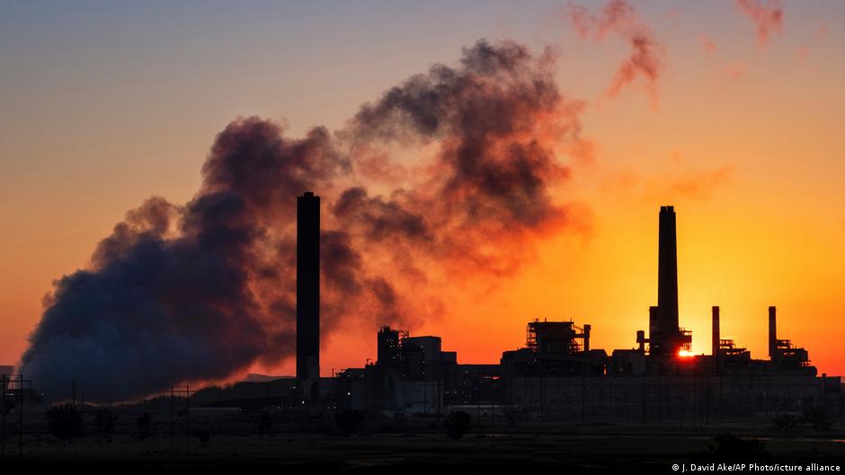 US scraps greenhouse gas rules for power plants