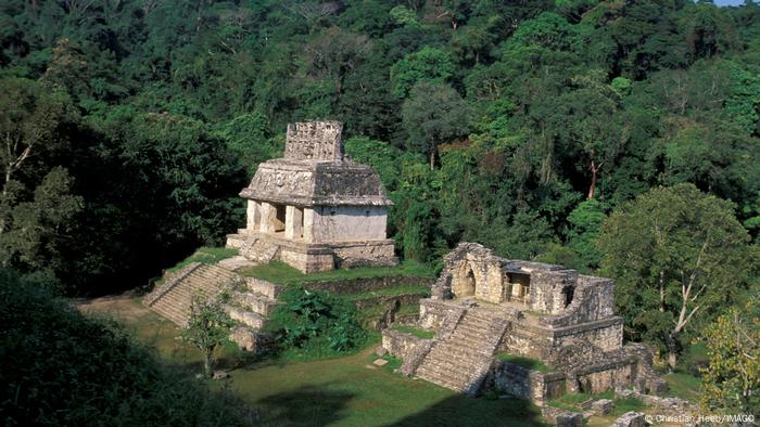 Palenque es una zona arqueológica enclavada en el centro de la selva tropical del municipio de Palenque, al noreste del estado mexicano de Chiapas.