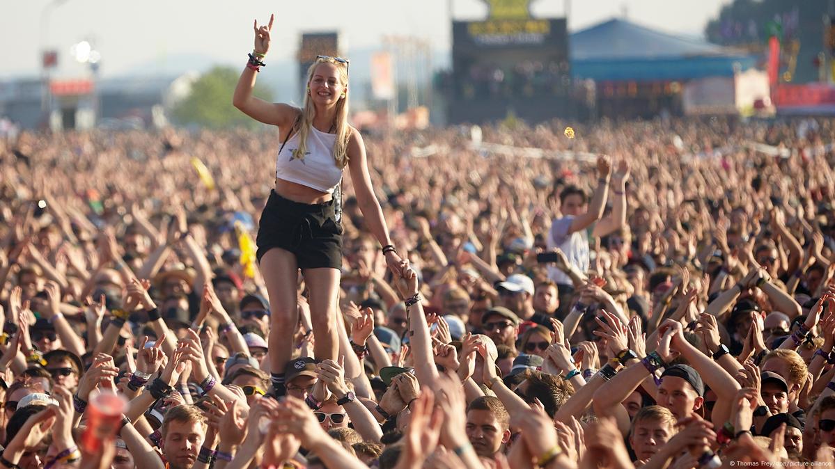 Music festival season kicks off in Europe DW 06 03 2022