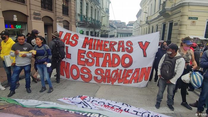 Protesta contra la explotación minera en Ecuador.