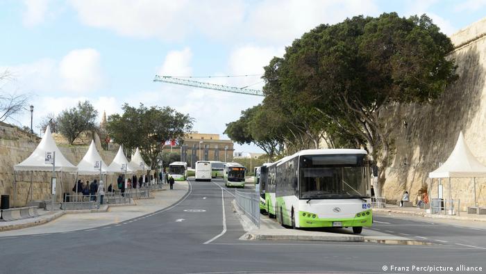A bus in the city of Valletta
