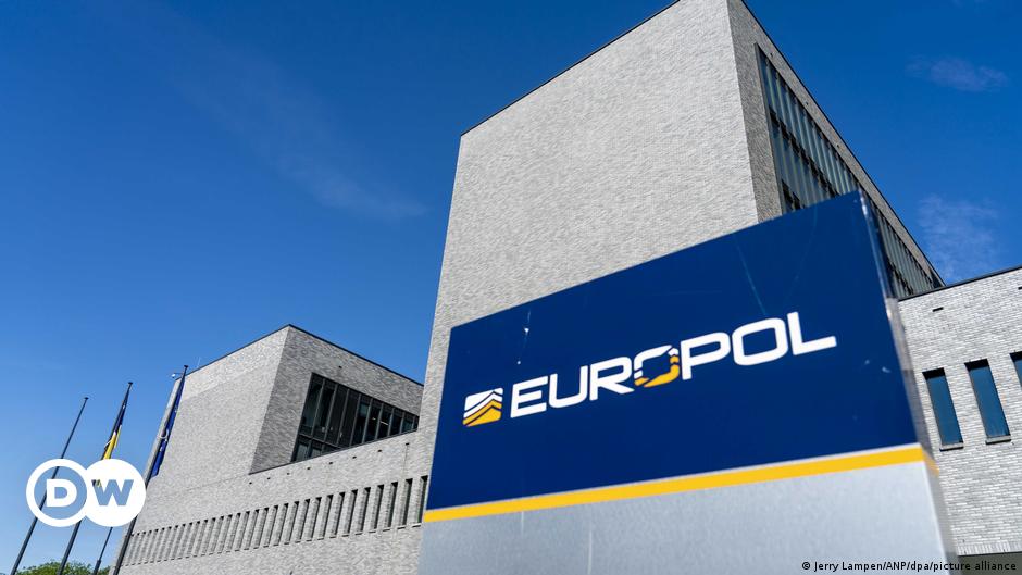 Europol čelí 16 podozrivým a zadržal 4,7 tony metamfetamínu – DW – 14.03.2023