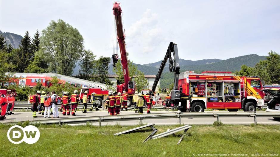 Mindestens vier Tote bei Zugunglück in Bayern