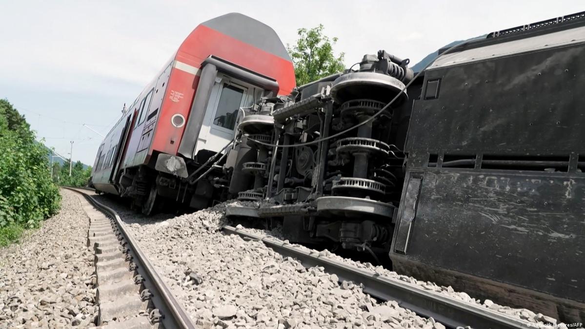 Germany Death toll rises after train crash in Bavaria DW 06/05/2022