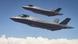 Dos aviones de combate F-35 en vuelo.