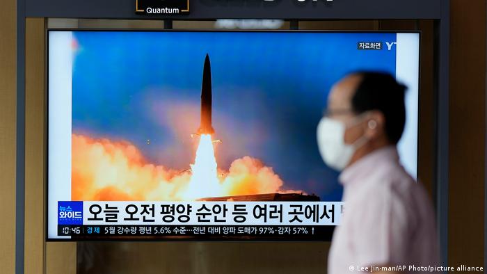 Сообщение по ТВ об испытании северокорейской ракеты (фото из архива)