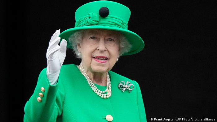 Elisabeth II - Mbretëresha e rekordeve ndërroi jetë | Evropa | DW |  09.09.2022