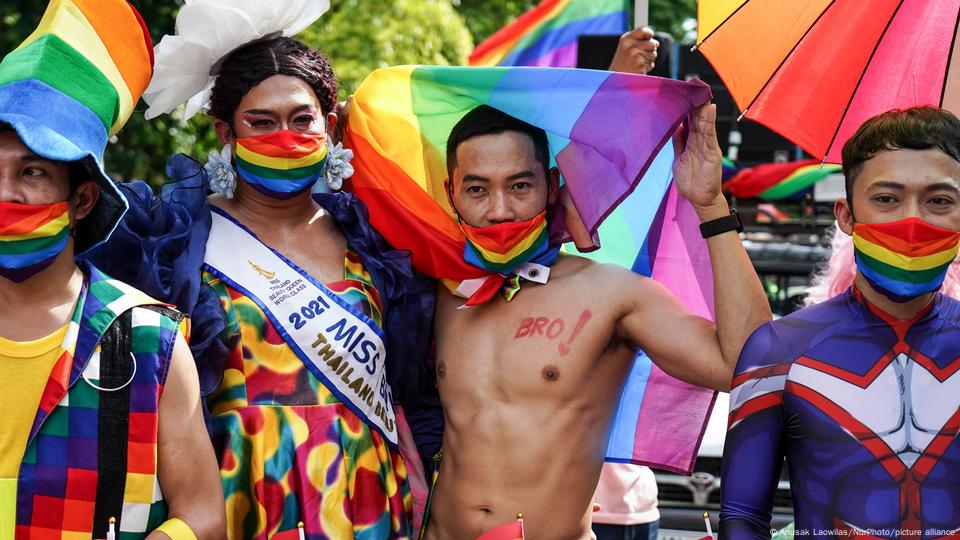 Thailand: Bangkok Sees First LGBTQ Pride March In Years – DW – 06