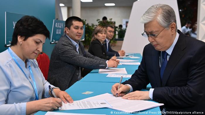 Tokayev (R) registers at a polling station during the 2022 Kazakh constitutional referendum