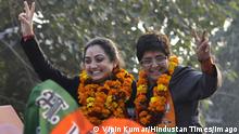 NEW DELHI, INDIA - FEBRUARY 2: BJP party Chief Ministerial Candidate Kiran Bedi with party candidate from New Delhi Nupur Sharma during an election campaign road show on February 2, 2015 in New Delhi, India. Polling in Delhi will be held on February 7 and the counting of votes will take place on February 10. (Photo by Vipin Kumar/Hindustan Times) Kiran Bedi Campaigns With BJP Candidate From New Delhi Nupur Sharma PUBLICATIONxNOTxINxIND
New Delhi India February 2 BJP Party Chief Ministerial Candidate Kiran Bedi With Party Candidate from New Delhi Nupur Sharma during to ELECTION Campaign Road Show ON February 2 2015 in New Delhi India Polling in Delhi will Be Hero ON February 7 and The Counting of Votes will Take Place ON February 10 Photo by Vipin Kumar Hindustan Times Kiran Bedi Campaigns With BJP Candidate from New Delhi Nupur Sharma PUBLICATIONxNOTxINxIND