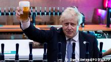 (FILES) In this file photo taken on October 27, 2021 British Prime Minister Boris Johnson raises a pint during a visit to Fourpure Brewery in Bermondsey, London. - Britain's Prime Minister Boris Johnson wins Tory party no-confidence vote on June 6, 2022. (Photo by Dan Kitwood / POOL / AFP)