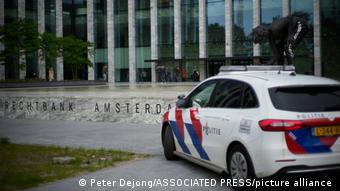 Δικαστήριο Άμστερνταμ / αστυνομική φύλαξη 