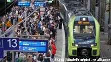 Hunderte überfüllte Züge sorgen für Stress an Pfingsten 