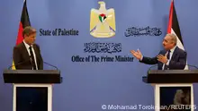07.06.2022
German Vice Chancellor Robert Habeck and Palestinian Prime Minister Mohammad Shtayyeh speak at a news conference in Ramallah, in the Israeli-occupied West Bank June 7, 2022. REUTERS/Mohamad Torokman