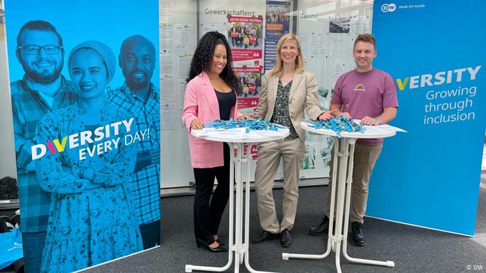The image shows some people representing the diversity team in Bonn on German Diversity Day 2022.