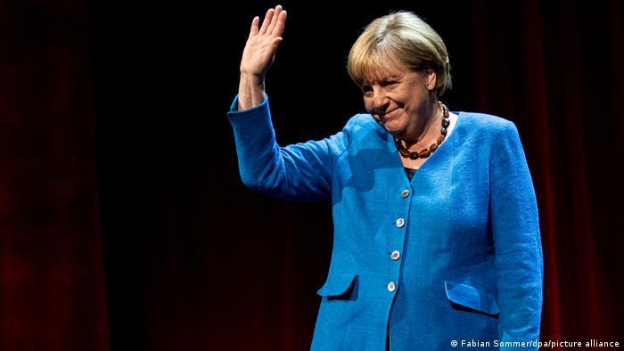Deutschland Altkanzlerin Merkel zu Gespräch im Berliner Ensemble