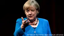 07.06.2022, Berlin: Die ehemalige Bundeskanzlerin Angela Merkel (CDU) spricht im Berliner Ensemble, um Fragen des Journalisten und Autors Alexander Osang unter dem Motto ·Was also ist mein Land?· zu beantworten. Foto: Fabian Sommer/dpa +++ dpa-Bildfunk +++