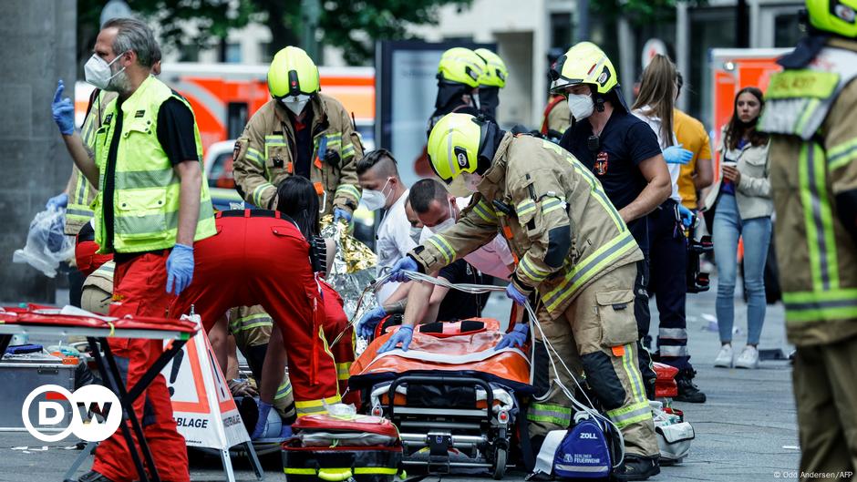 Fahrzeuge greifen Menschenmenge in Berlin an |  Deutschland |  DW