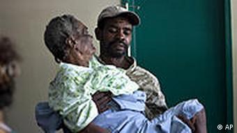 Haiti Cholera Epidemie Frau im Krankenhaus in Archaie