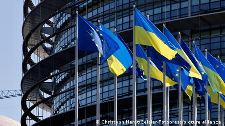 Европейската комисия препоръча Украйна да получи статут на кандидат член на