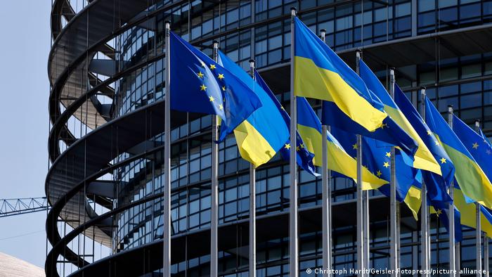 Европейската комисия препоръча Украйна да получи статут на кандидат-член на