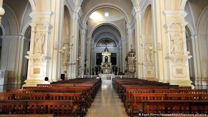 Nicaragua Mittelschiff mit Altarbereich, Catedral de la Asuncion
