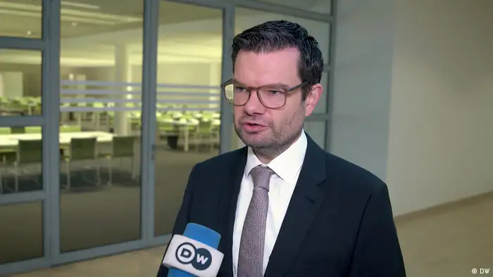 Bundesjustizminister Marco Buschmann im Gespräch mit der Deutschen Welle am 9.6.2022