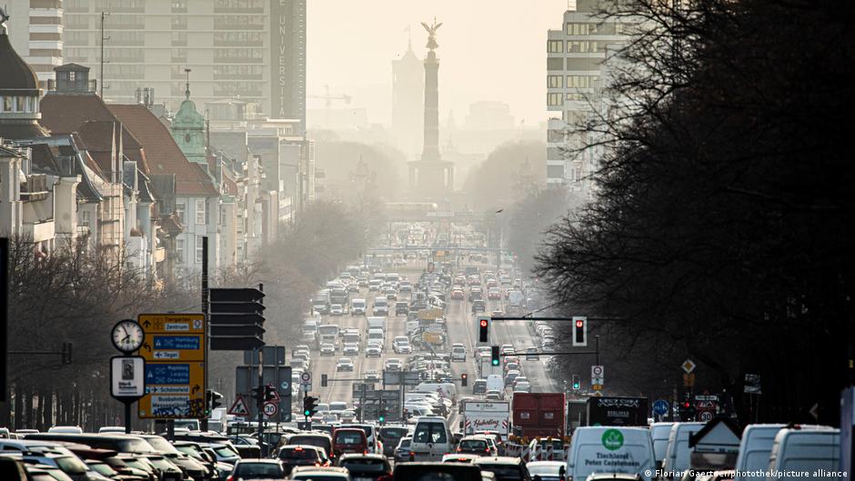 Germany signals support for 2035 fossil fuel car phaseout, with conditions | News | DW - Vimarsana News