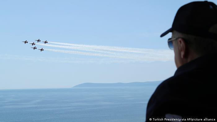 Ердоган наблюдава военно учение, включващо фиктивно превземане на остров в Егейско море