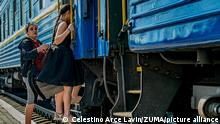 June 4, 2022, Pokrovsk, Donetsk, Ukraine: Women board the evacuation train for displaced people from Donetsk and Lugansk areas destroyed by the constant russian shelling during the combats between the ukrainian and russian armies to control the Donbass, Ukraine. (Credit Image: Â© Celestino Arce Lavin/ZUMA Press Wire