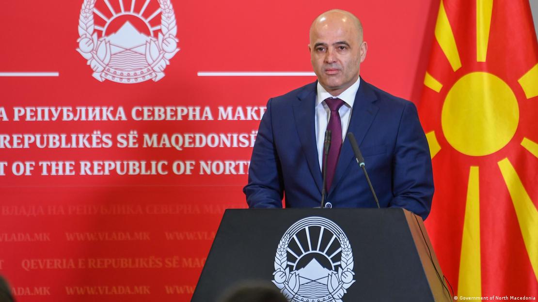 Македонскиот премиер Димитар Ковачевски го „прозва“ Мицковски во врска со ставот за уставни измени