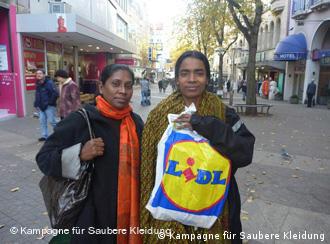 Workers Highlight Poor Working Conditions At Lidl Factories In Bangladesh Germany News And Depth Reporting From Berlin Beyond Dw 10 11 2010 