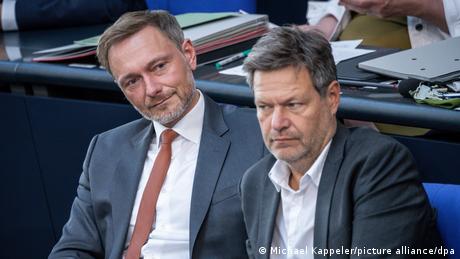 Finance Minister Christian Lindner (FDP) and Robert Habeck (Greens, at right) sitting in parliament