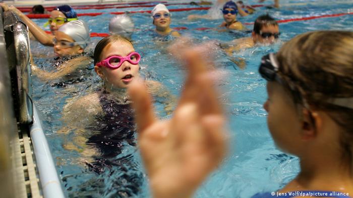  على كل طفل تعلم السباحة بحلول نهاية المدرسة الابتدائية في ألمانيا!