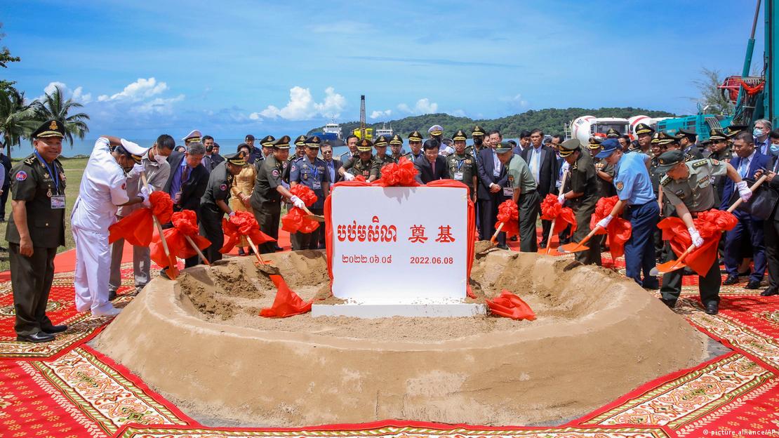 图为柬埔寨云壤海军基地的中柬联合保障训练中心的奠基仪式 图为柬埔寨云壤海军基地的中柬联合保障训练中心的奠基仪式