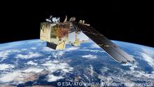 HANDOUT - A handout picture released by the European space agency ESA on 04 March 2015 shows an artist's rendition of a Sentinel-2 satellite, belonging to Europe_s Copernicus initiative into space. Sentinel-2 carries an innovative high-resolution multispectral imager with 13 spectral bands for a new perspective of our land and vegetation. The combination of high resolution, novel spectral capabilities, a swath width of 290 km and frequent revisit times will provide unprecedented views of Earth. Photo: ESA/ATG medialab/dpa HANDOUT EDITORIAL USE ONLY (zu dpa Hintergrund und Europa will Klima-Kompetenz sichern - Rakete mit Satellit gestartet am 23.06.2015) +++ dpa-Bildfunk +++