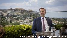 Christian Lindner (FDP), Bundesminister der Finanzen, vor Beginn eines Interviews auf der Dachterrasse Hotel Electra in Athen, 14.06.2022.