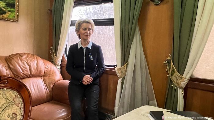 Ursula von der Leyen dans le train pour Kyiv