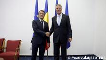 French President Emmanuel Macron and Romanian President Klaus Iohannis shake hands during their meeting, at the Mihail Kogalniceanu Air Base, near the city of Constanta, Romania June 15, 2022. Yoan Valat/Pool via REUTERS
