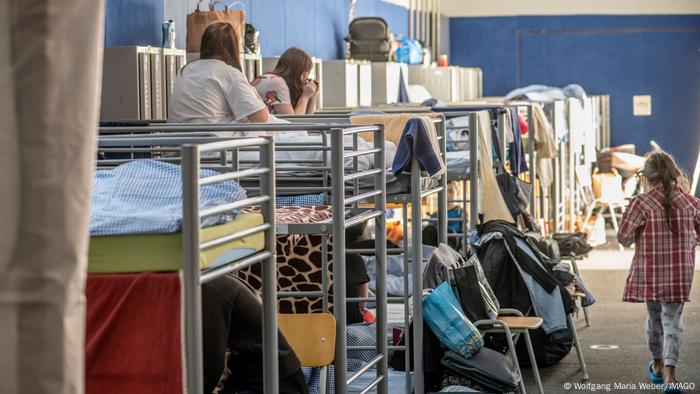  Deutschland | Flüchtlingsunterkunft in der Turnhalle des Gymnasiums Kirchseeon, Geflüchtete aus der Ukraine