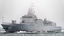 23.04.2019, China, Qingdao: QINGDAO, CHINA - APRIL, 23, 2019: The Nanchang destroyer takes part in a military parade marking the 70th anniversary of the founding of China's Navy, in the Yellow Sea. Artyom Ivanov/TASS Foto: Artyom Ivanov/TASS/dpa