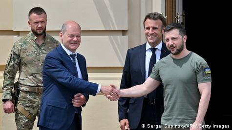 Almanya Başbakanı Olaf Scholz ve Fransa Cumhurbaşkanı Emmanuel Macron geçen hafta Kiev'de Zelenskiy ile bir araya geldi.