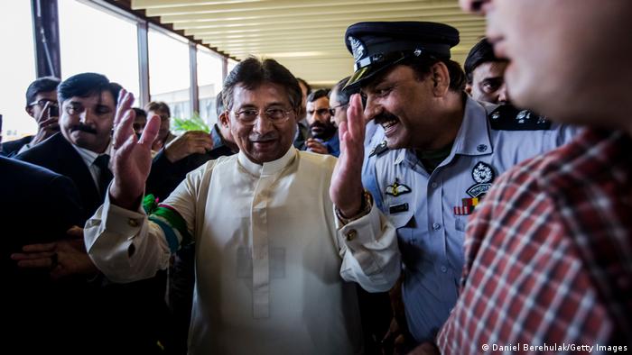 Musharraf arriba a Karachi en marzo de 2013.