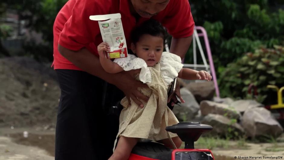 Indonesian moms forced to give up babies – DW – 06/21/2022