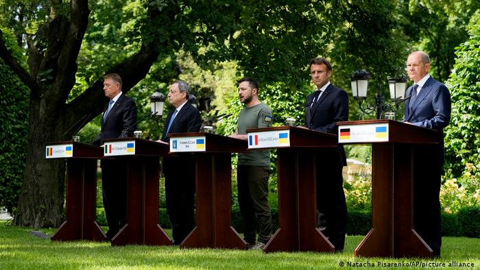 Olaf Scholz, Emmanuel Macron, Mario Draghi and Klaus Iohannis hold press conference with Zelenskyy in Kyiv 