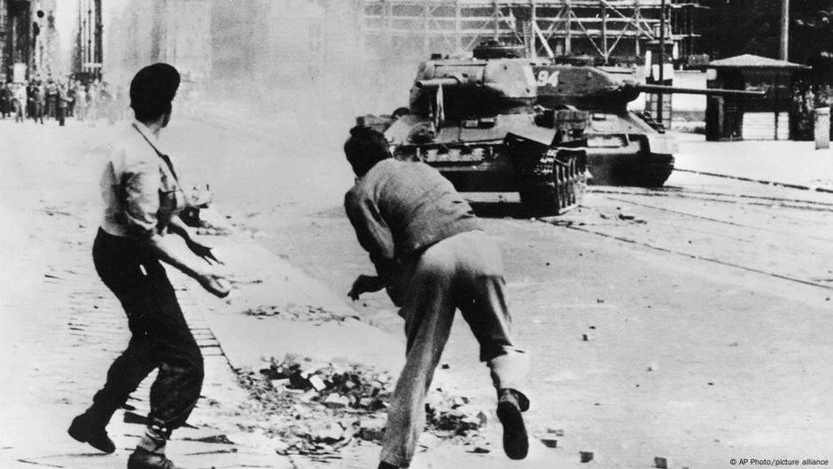 Berlin remembers victims of East German uprising DW 06/17/2025