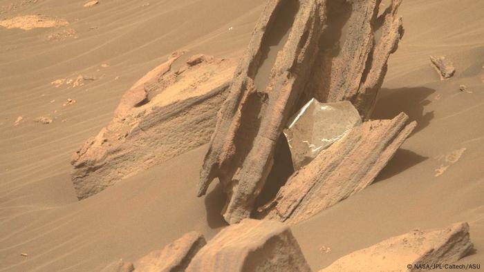 
أيضا نفايات بلاستيكية رصدتها عربة مارس روفر في كوكب المريخ