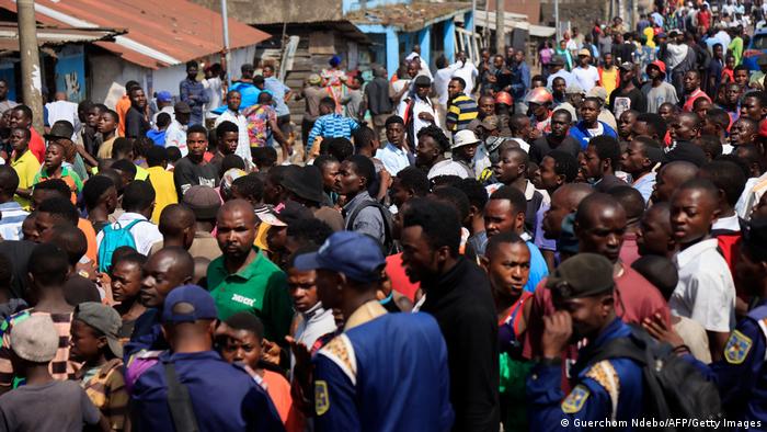 Le 17 juin, des résidents de Goma ont afflué à la frontière avec le Rwanda après des échanges de tirs