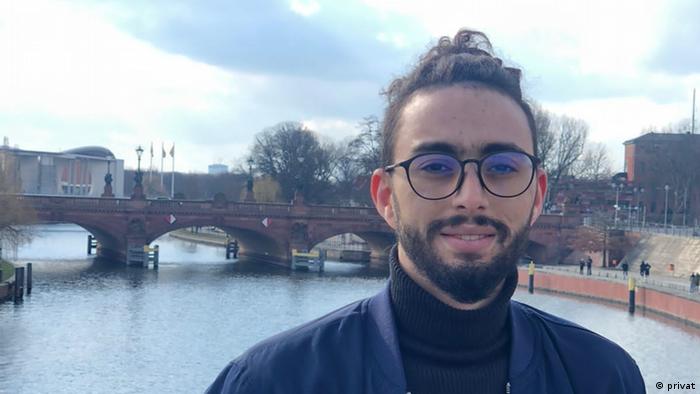 عبد العزيز، طالب مغربي حاصل على إقامة طالب في أوكرانيا، يتواجد حاليا في ألمانيا